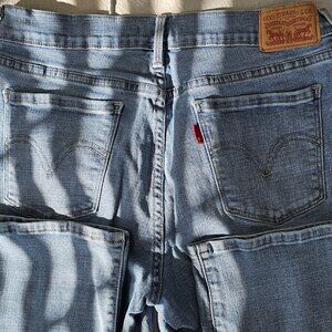 Women's Levi Jeans